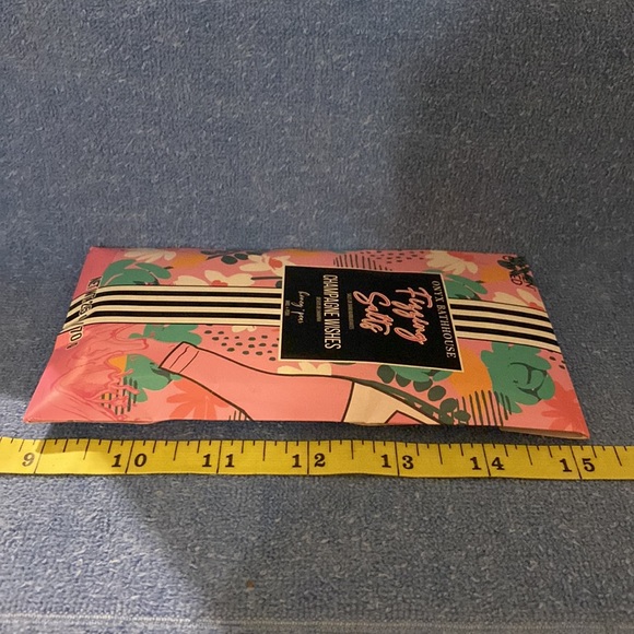 Onyx Bathhouse Fizzing Salts - Picture 4 of 4